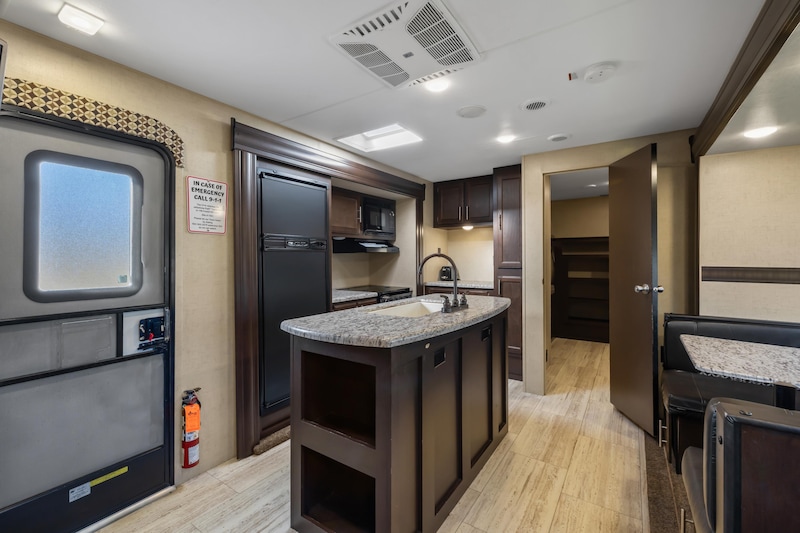 RV Rental Y301-4